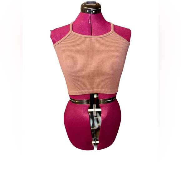 Aura size S/M super cute ribbed knit crop top!! - Picture 4 of 10